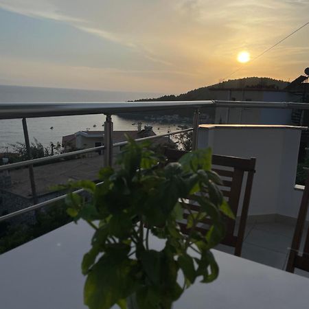 Tasos Rooms Himare Bagian luar foto
