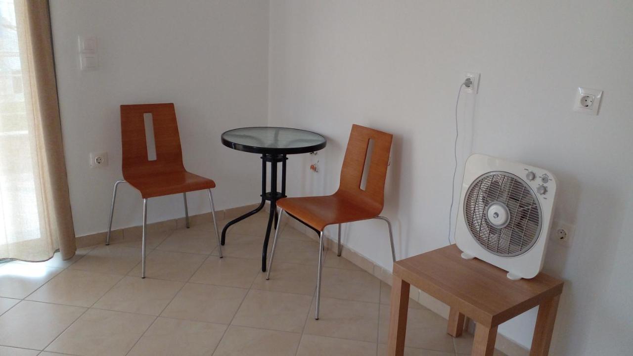 Tasos Rooms Himare Bagian luar foto