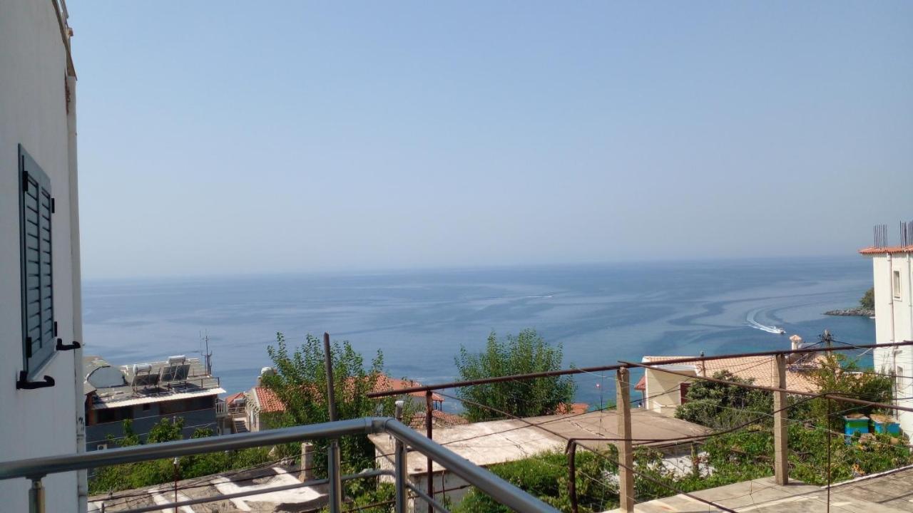 Tasos Rooms Himare Bagian luar foto
