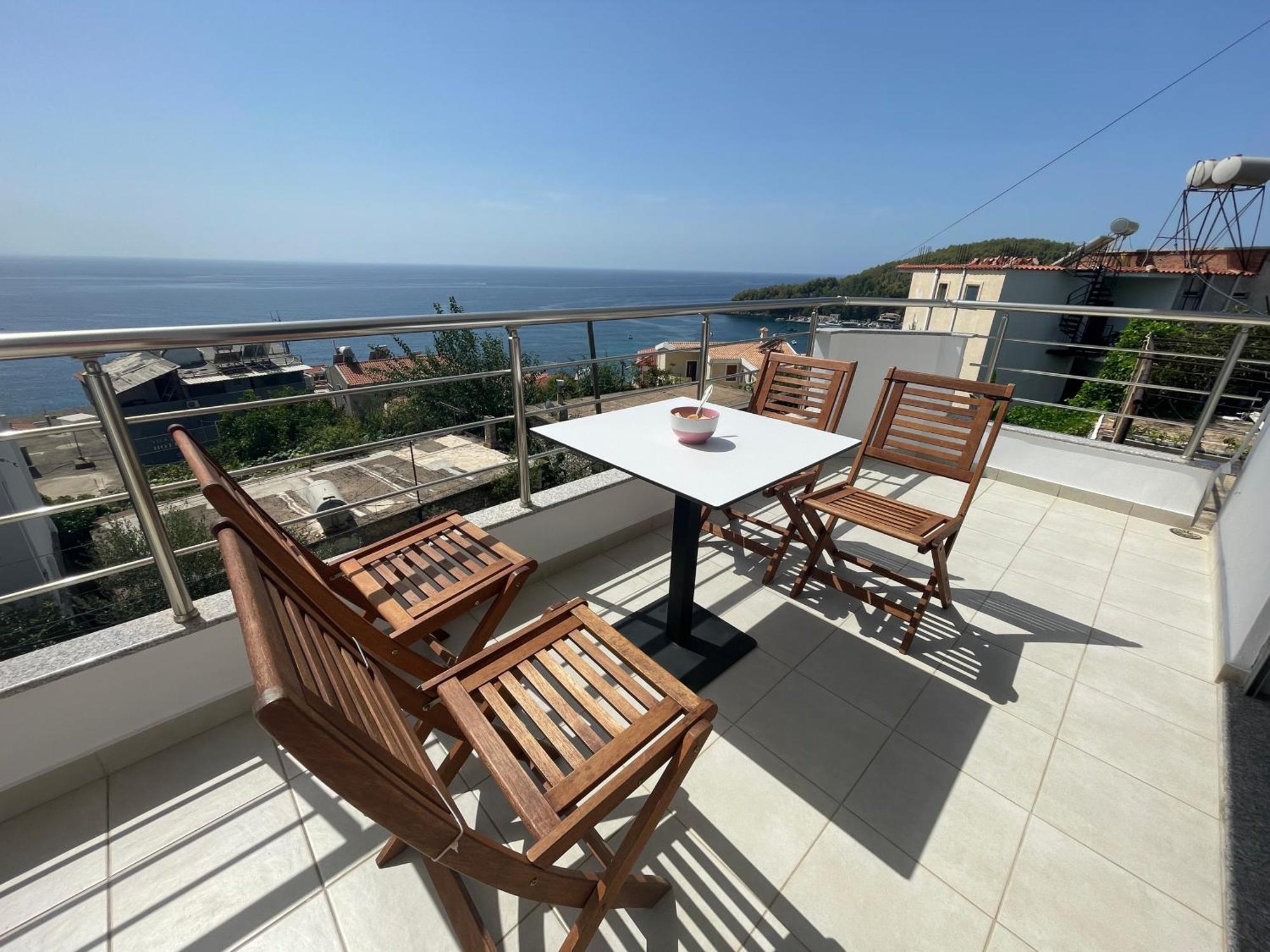 Tasos Rooms Himare Bagian luar foto