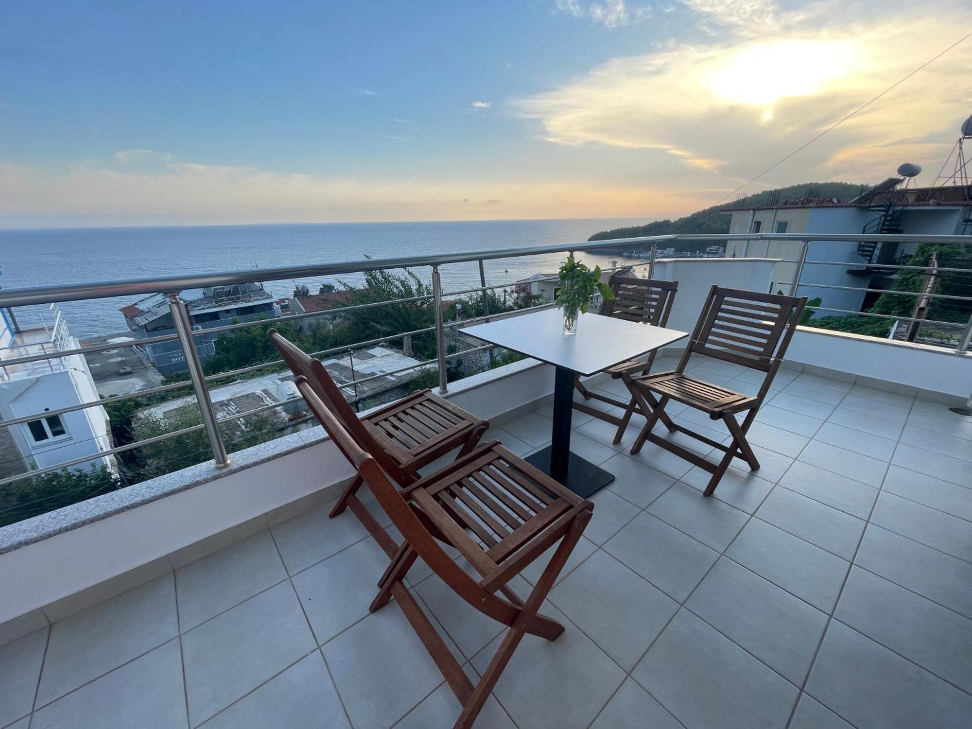 Tasos Rooms Himare Bagian luar foto