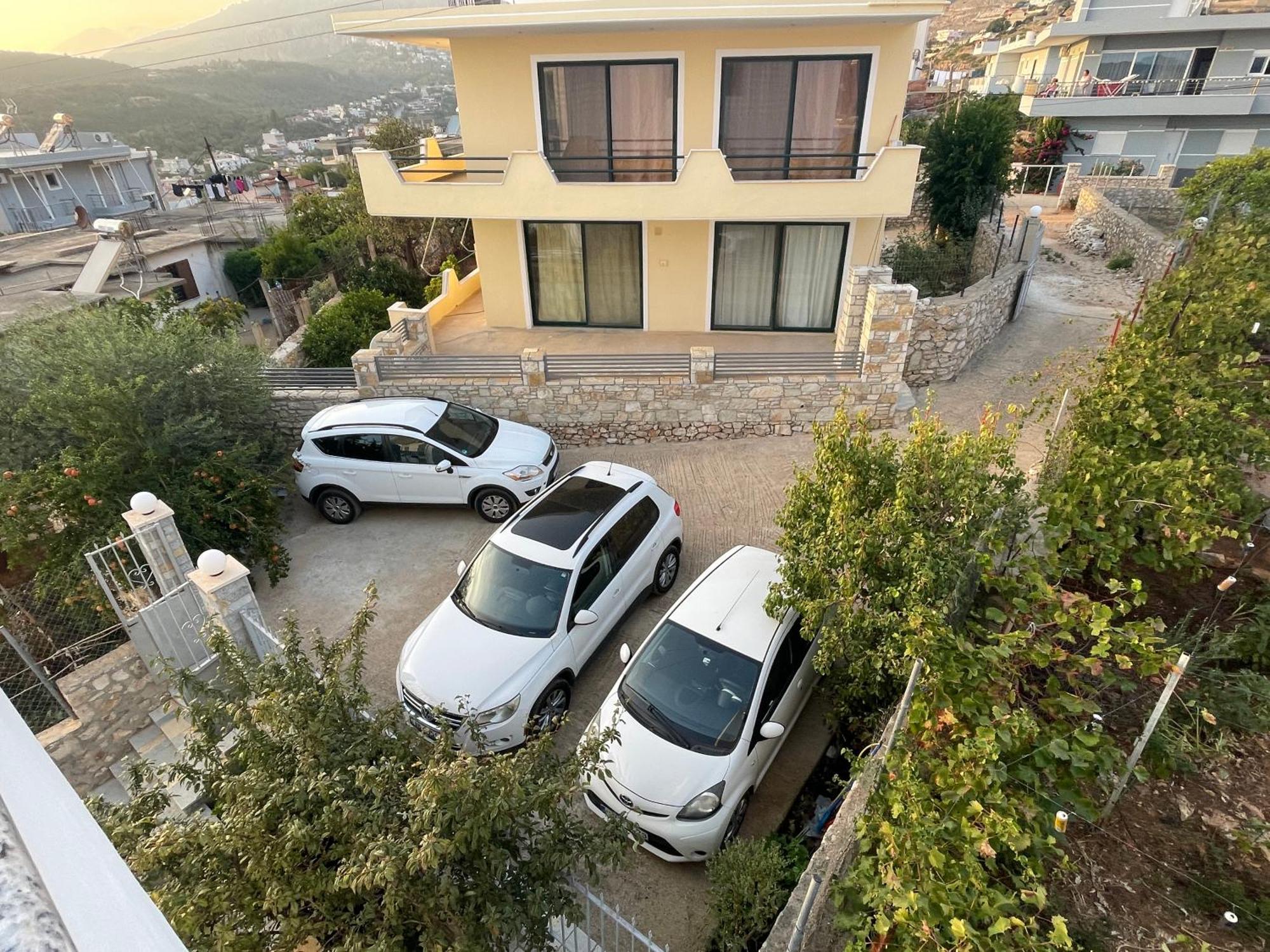 Tasos Rooms Himare Bagian luar foto