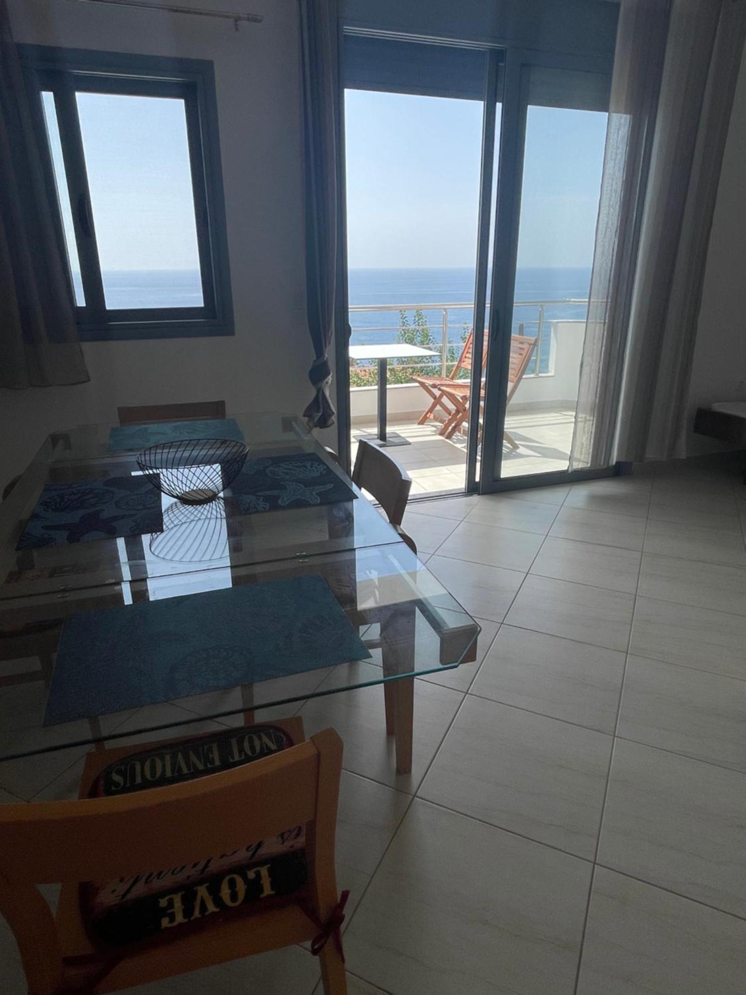 Tasos Rooms Himare Bagian luar foto