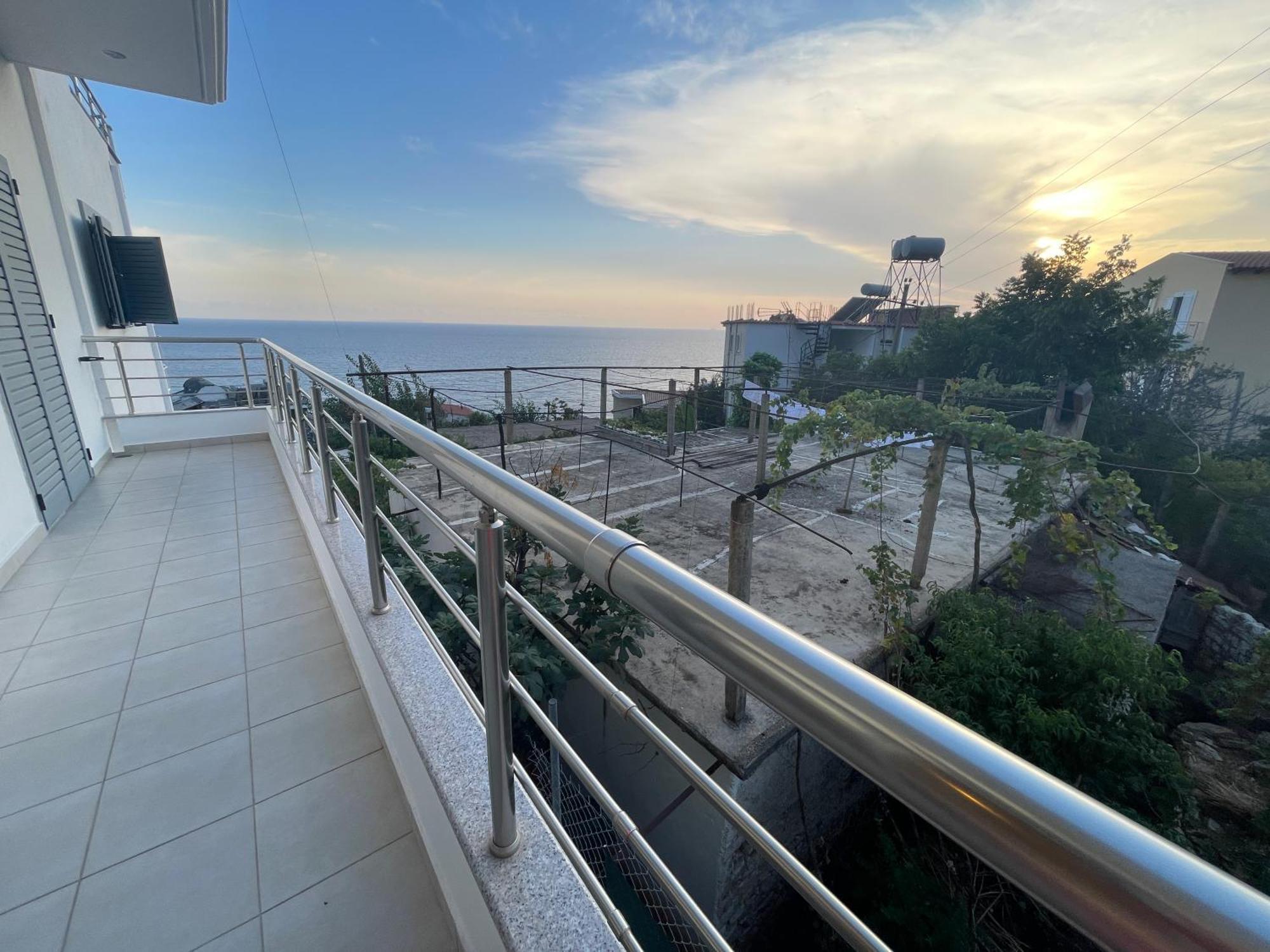 Tasos Rooms Himare Bagian luar foto