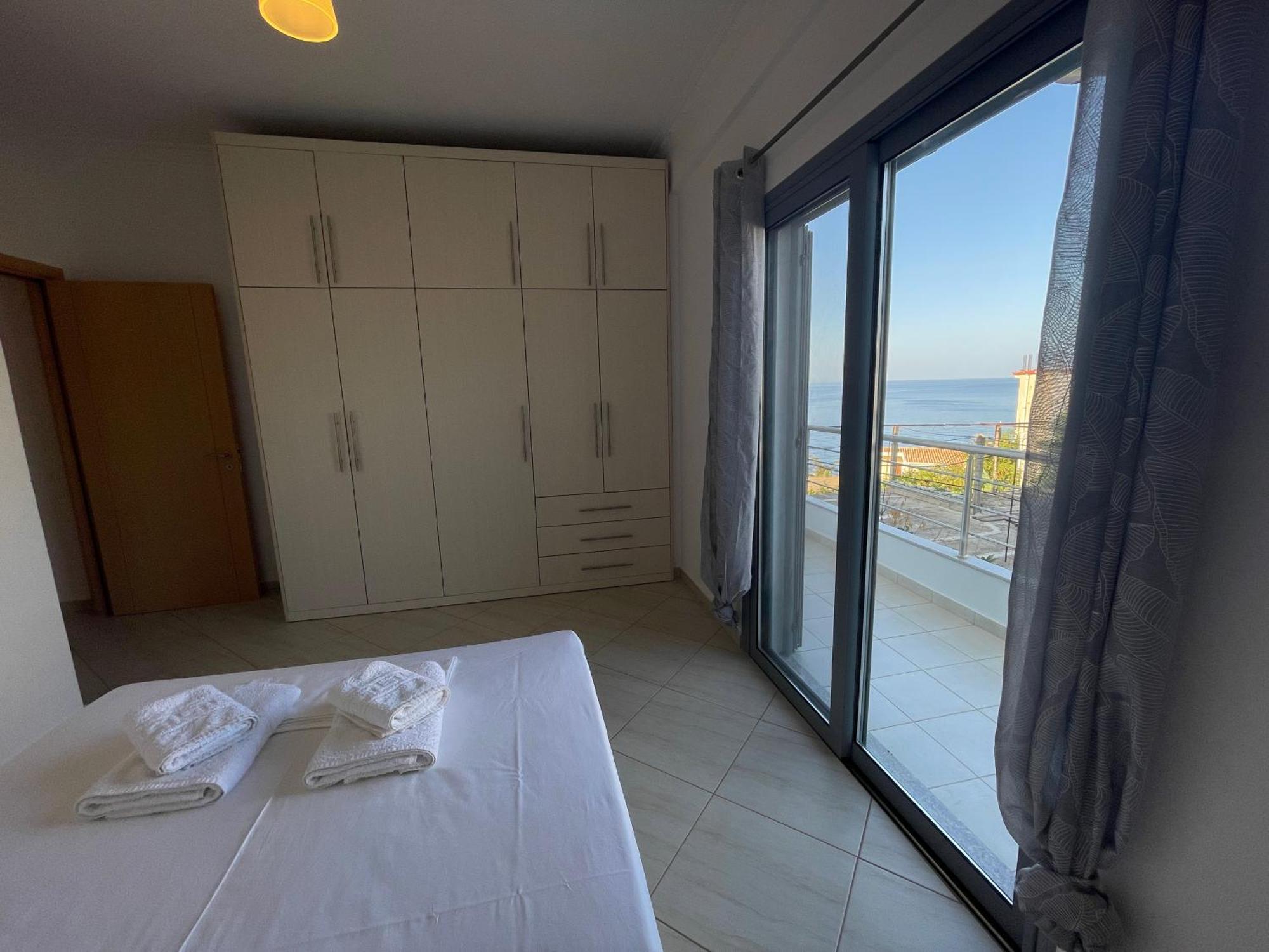 Tasos Rooms Himare Bagian luar foto