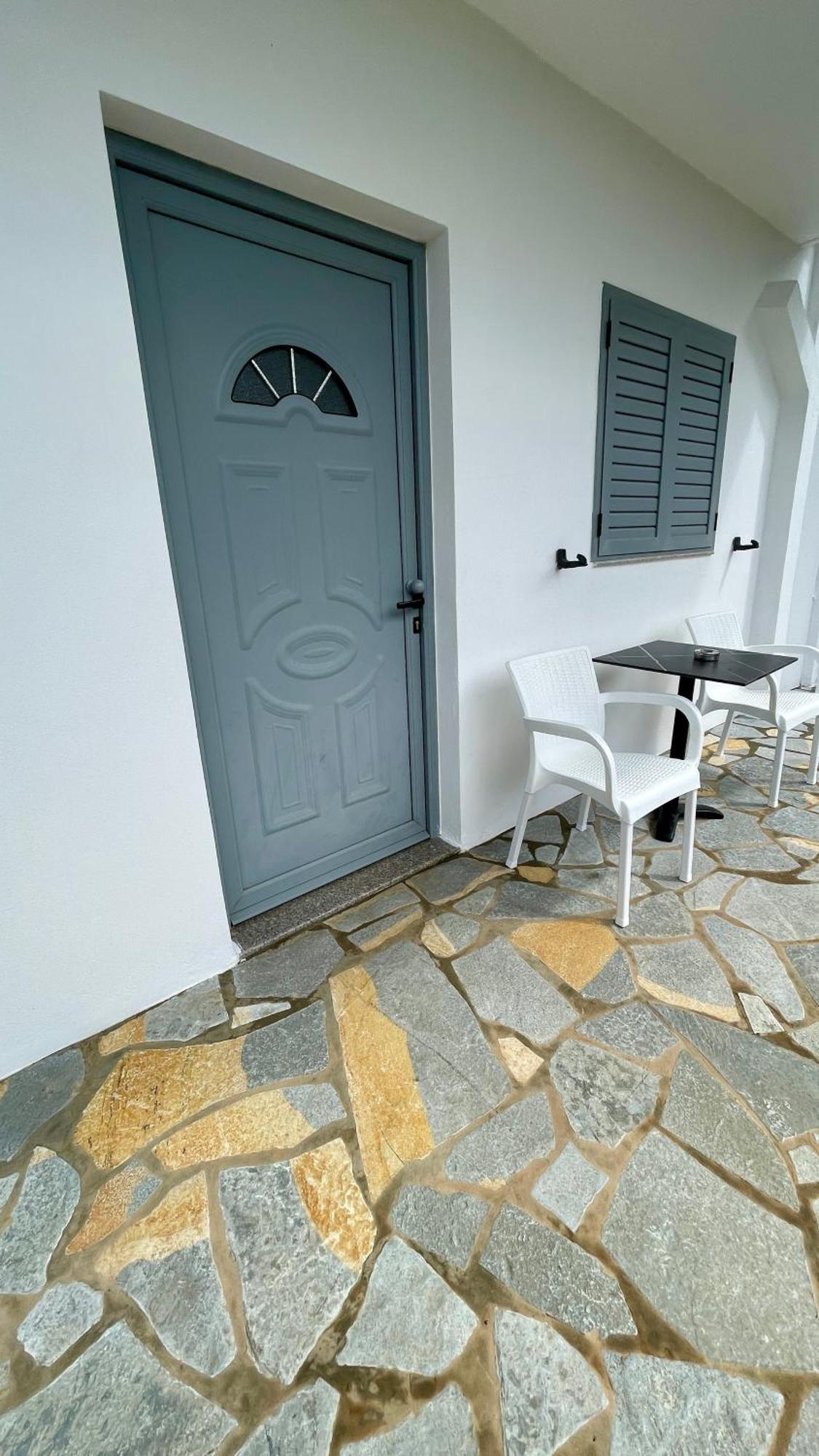 Tasos Rooms Himare Bagian luar foto