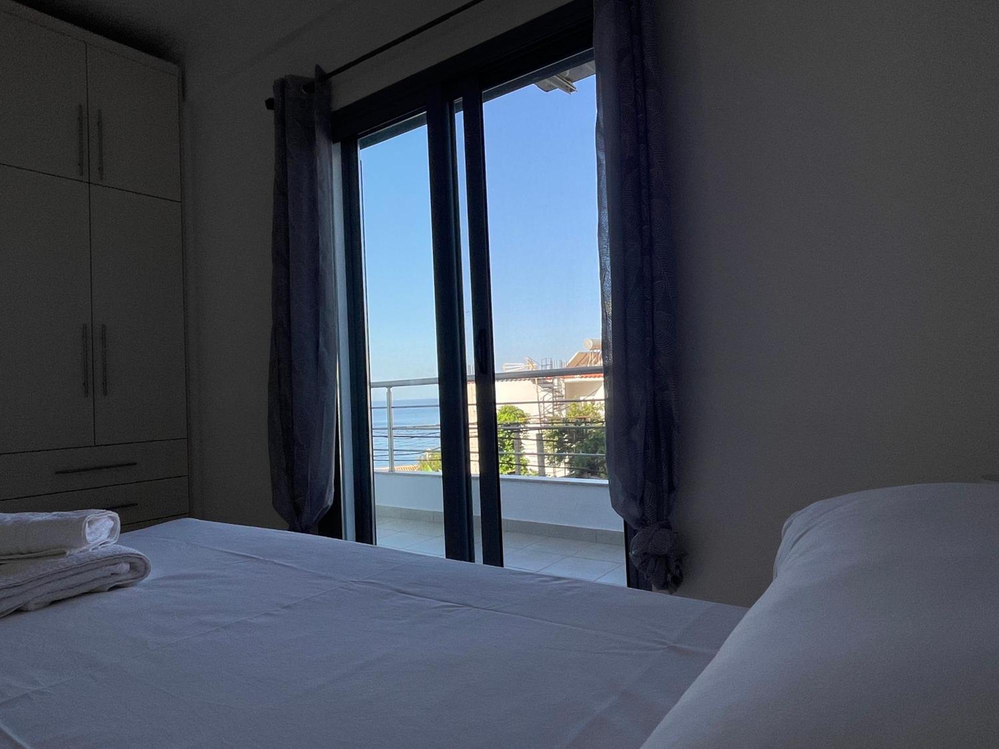 Tasos Rooms Himare Bagian luar foto