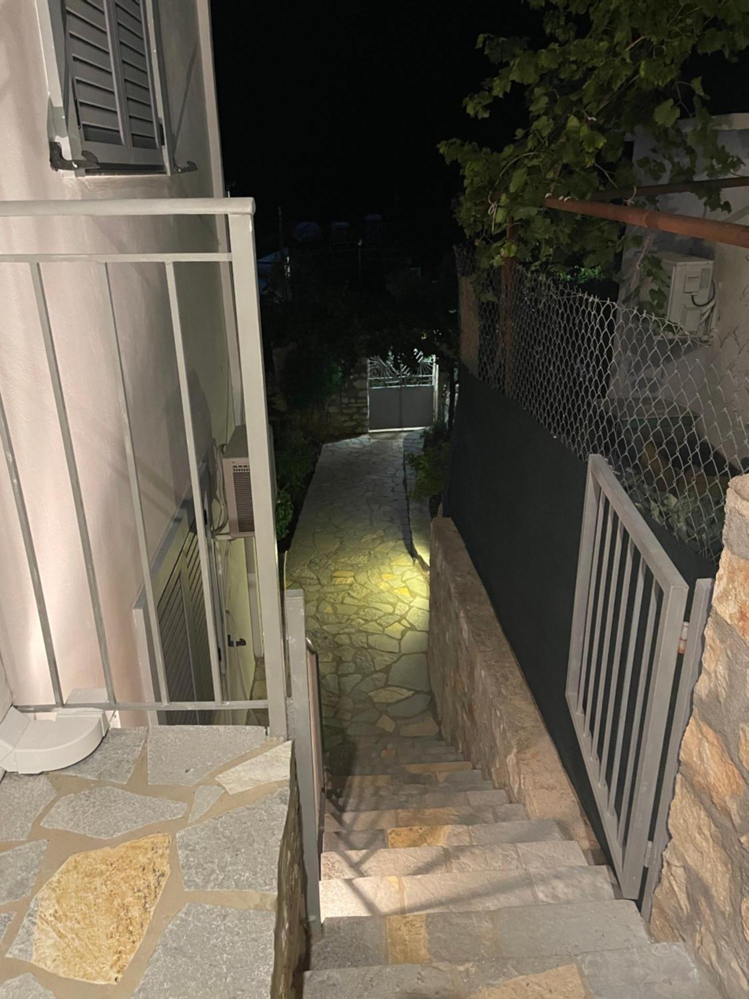 Tasos Rooms Himare Bagian luar foto