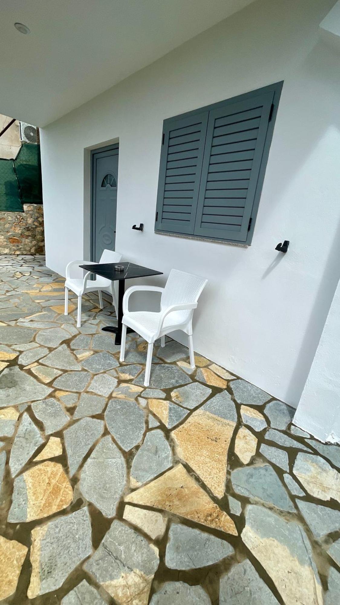 Tasos Rooms Himare Bagian luar foto
