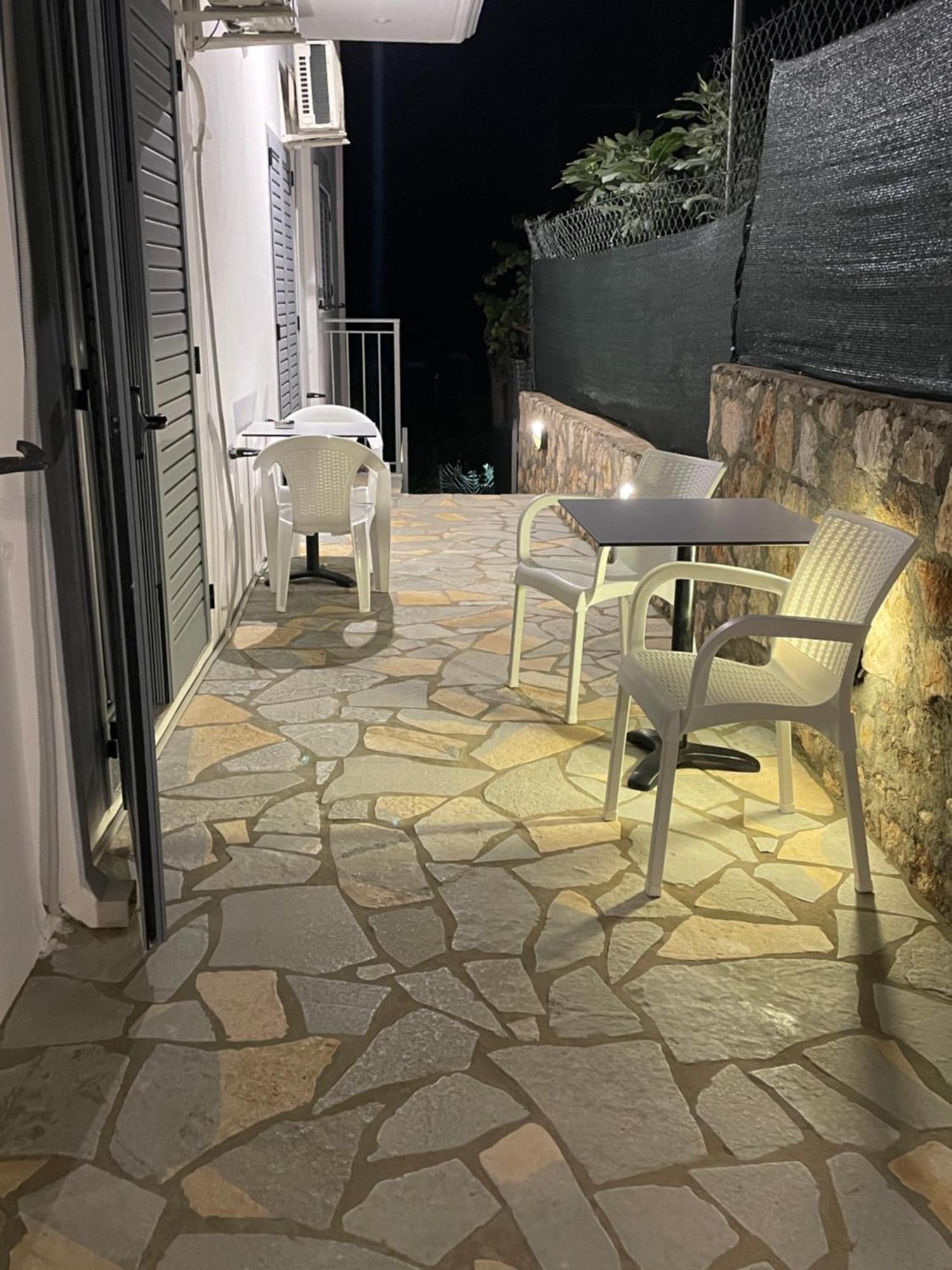Tasos Rooms Himare Bagian luar foto