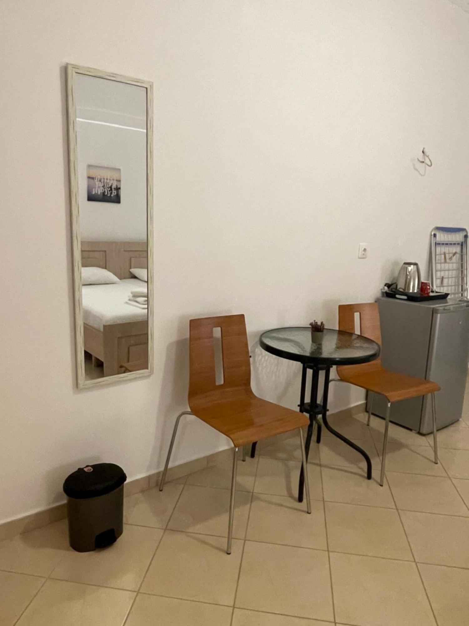 Tasos Rooms Himare Bagian luar foto