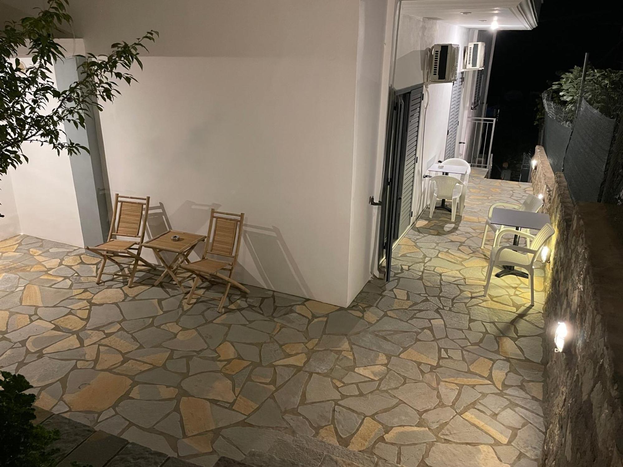 Tasos Rooms Himare Bagian luar foto
