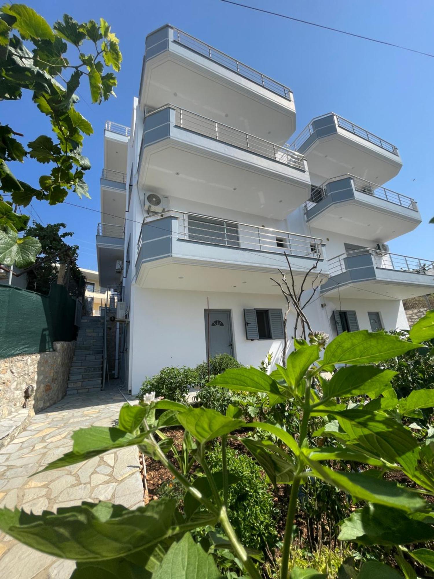 Tasos Rooms Himare Bagian luar foto