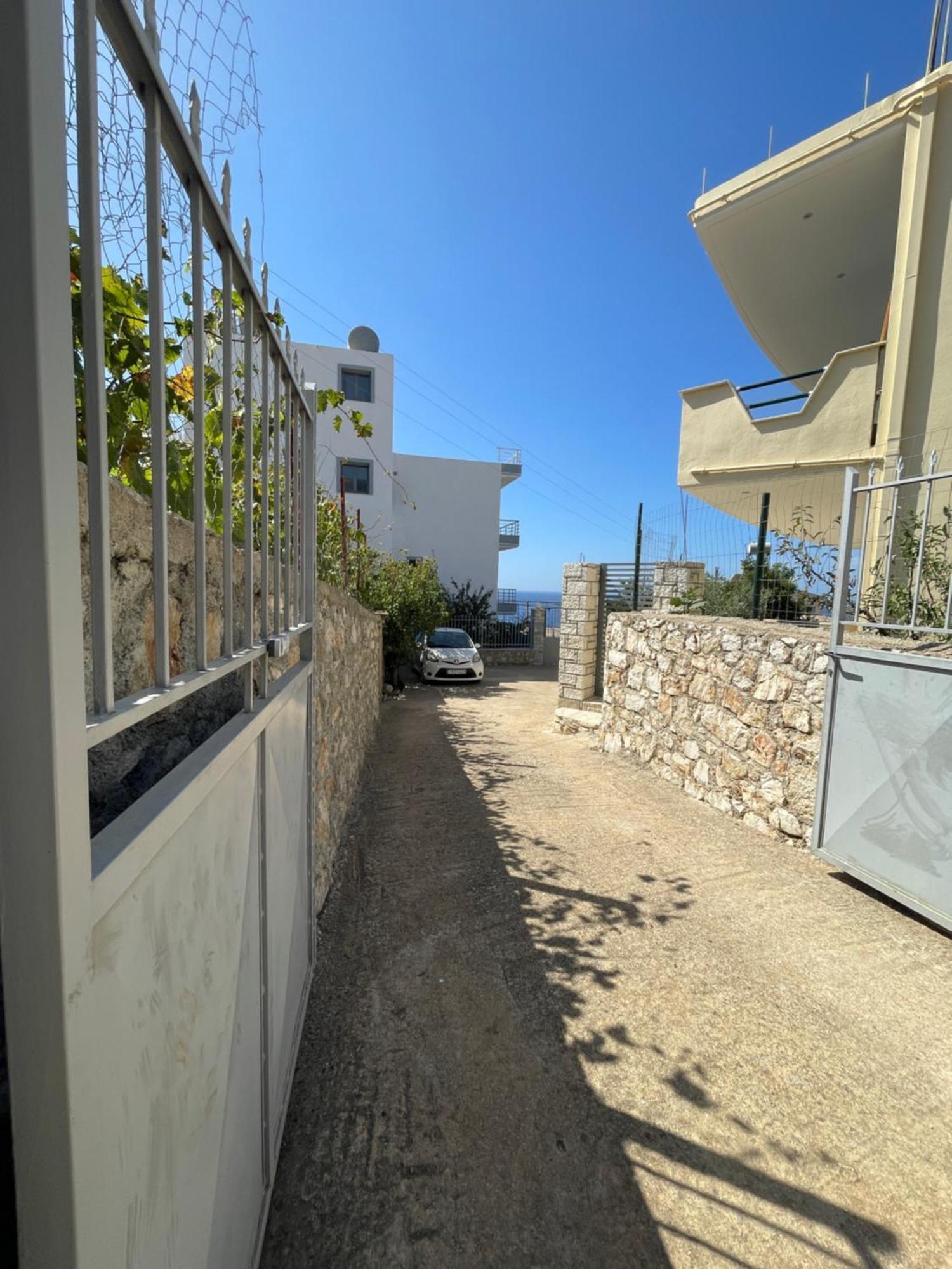 Tasos Rooms Himare Bagian luar foto