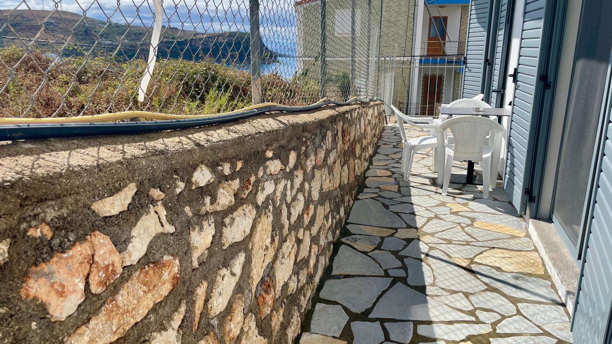 Tasos Rooms Himare Bagian luar foto