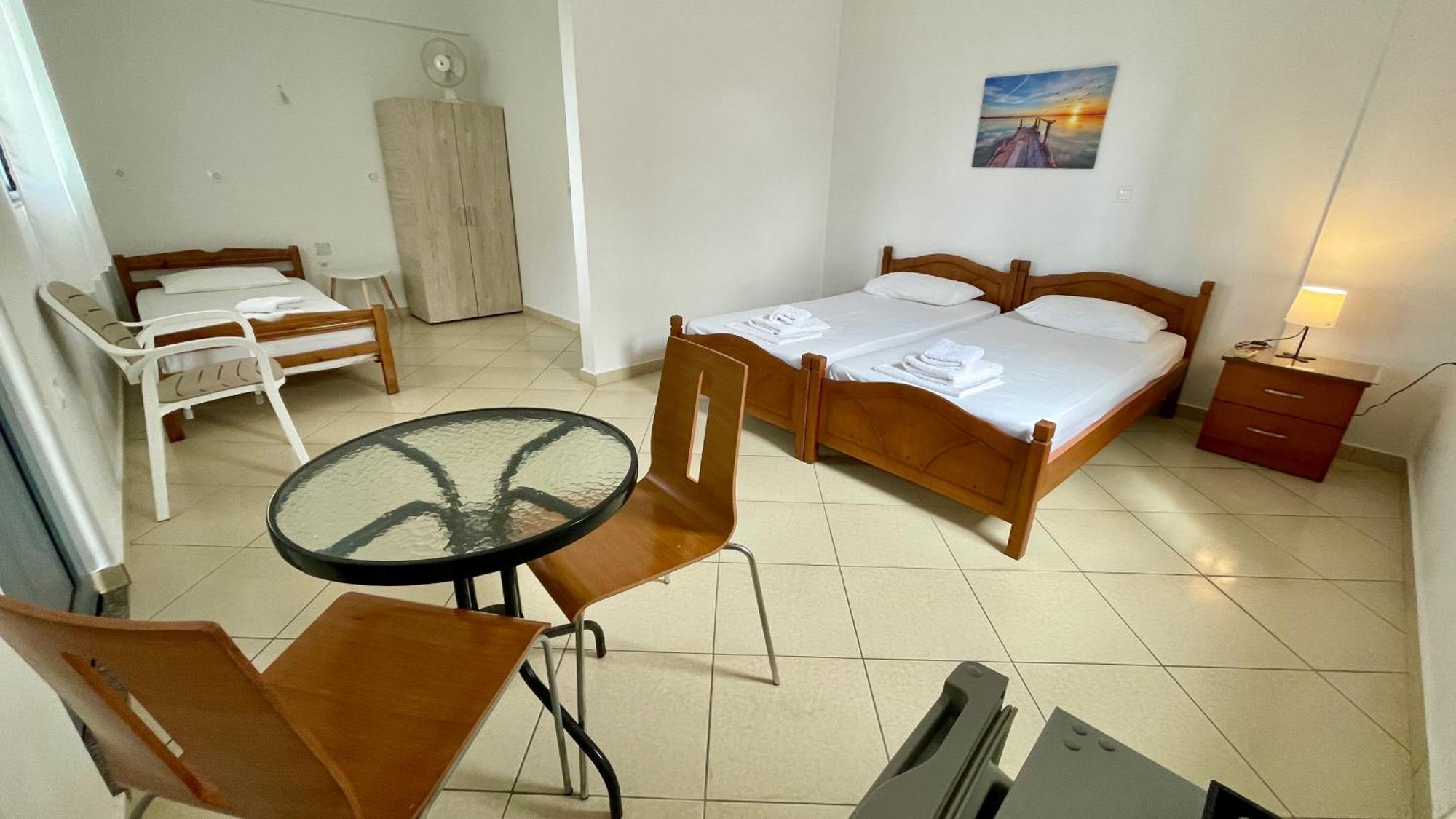Tasos Rooms Himare Bagian luar foto