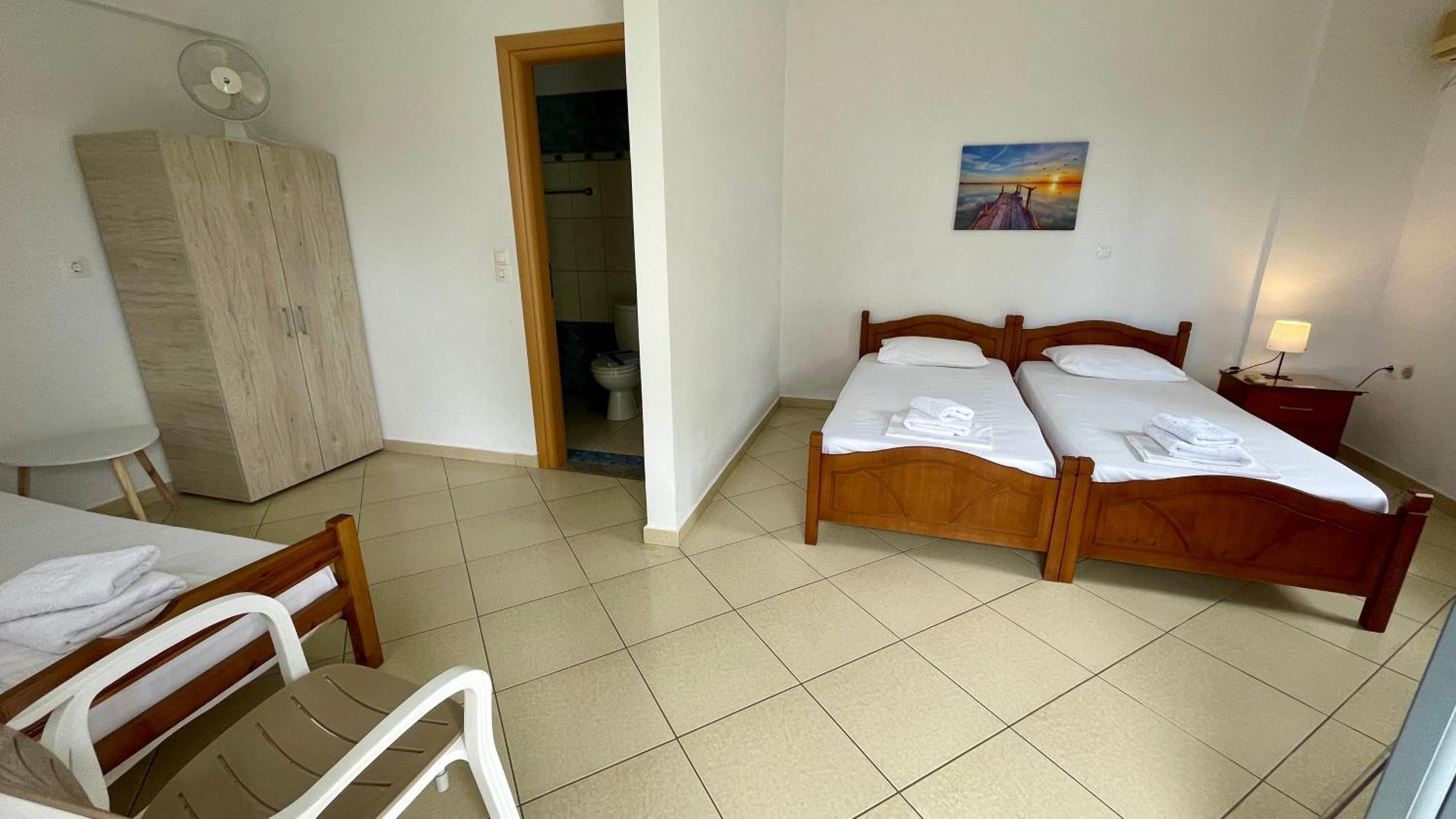 Tasos Rooms Himare Bagian luar foto