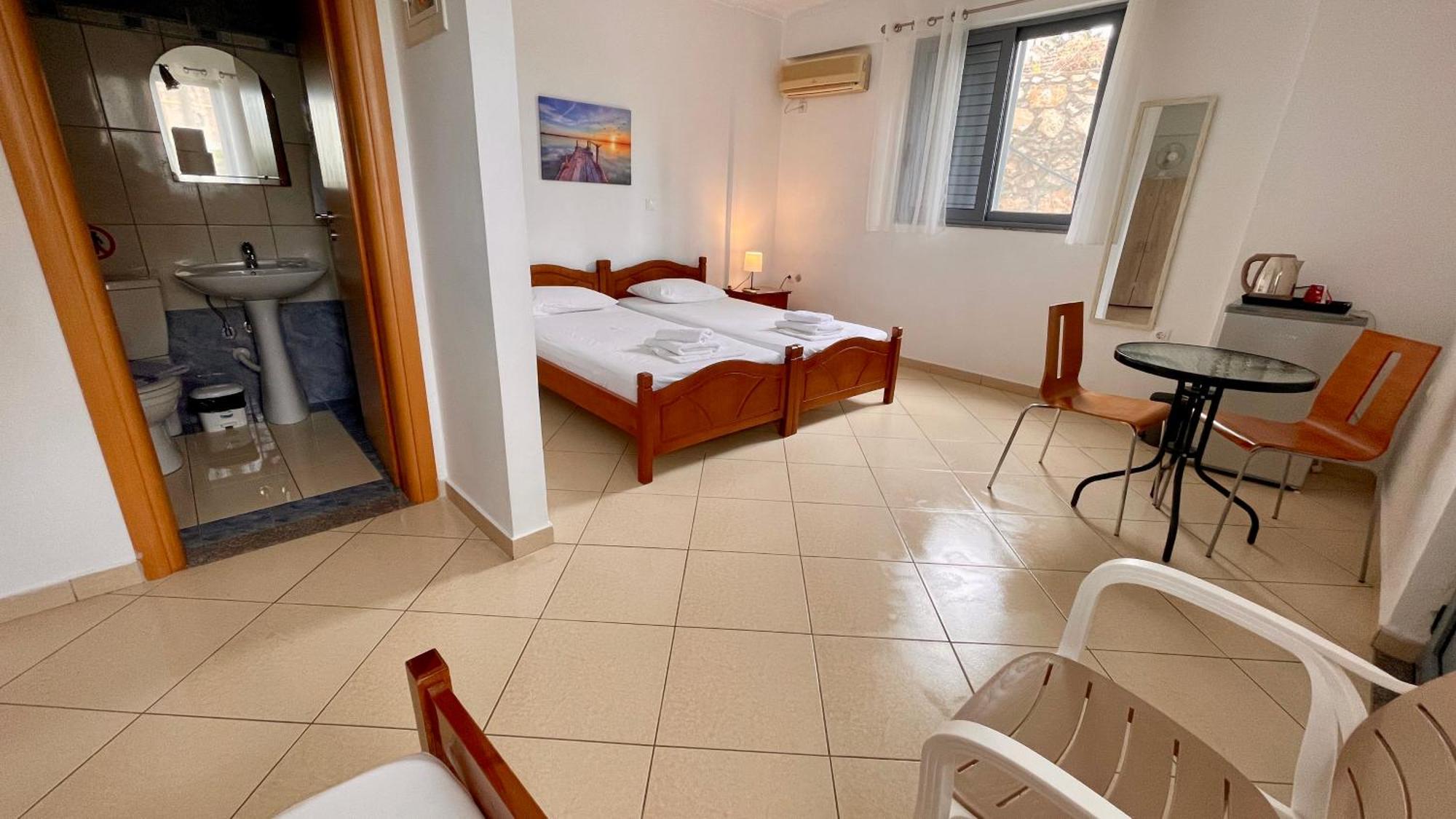Tasos Rooms Himare Bagian luar foto