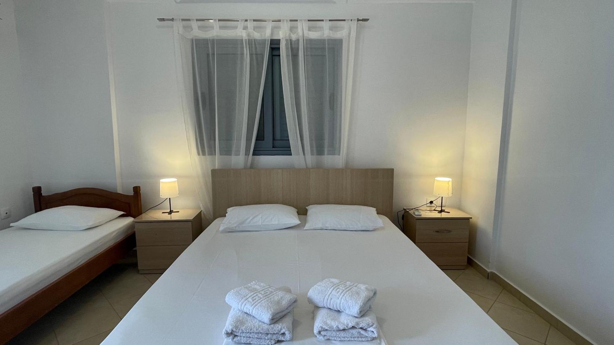 Tasos Rooms Himare Bagian luar foto