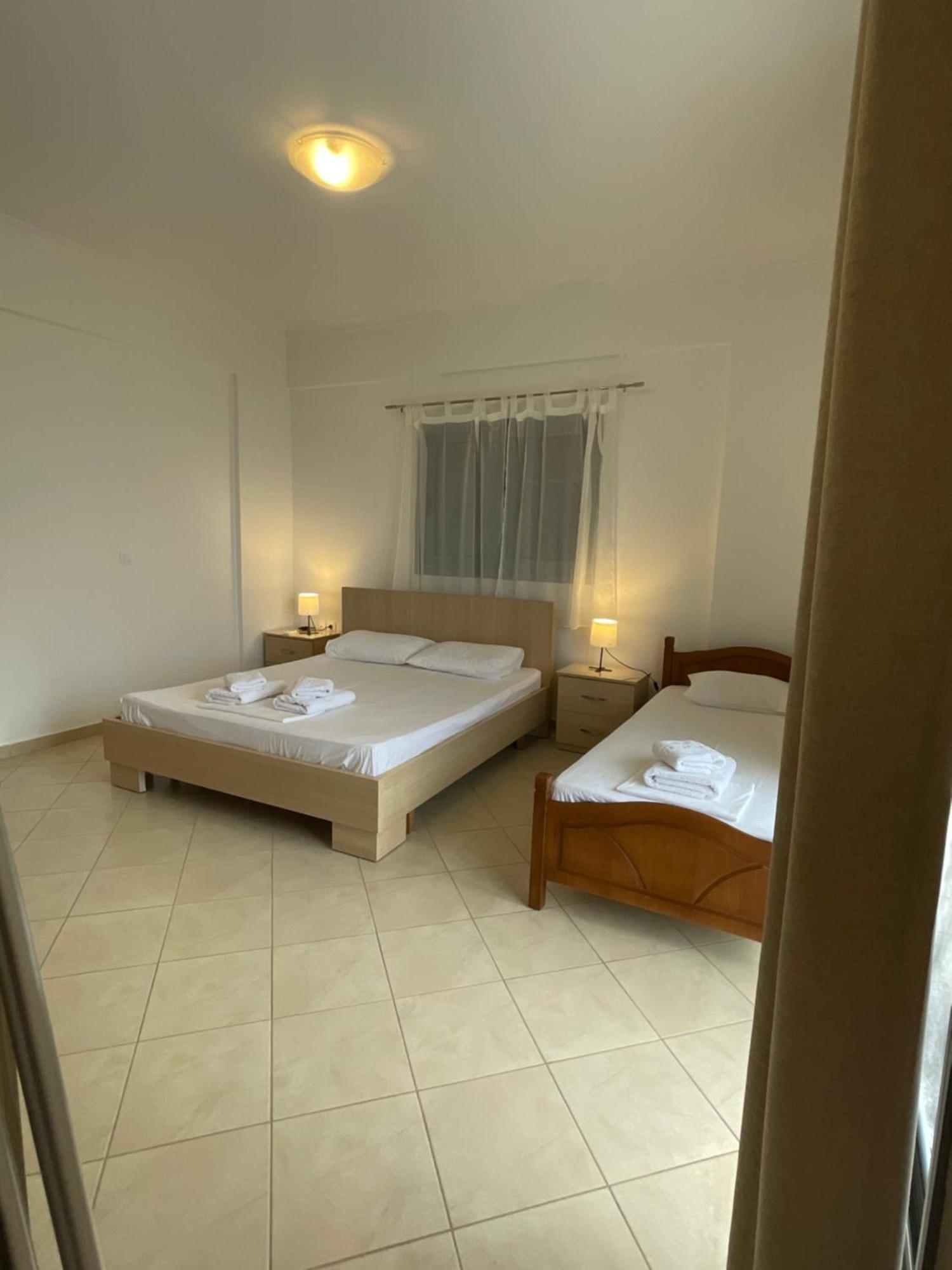 Tasos Rooms Himare Bagian luar foto