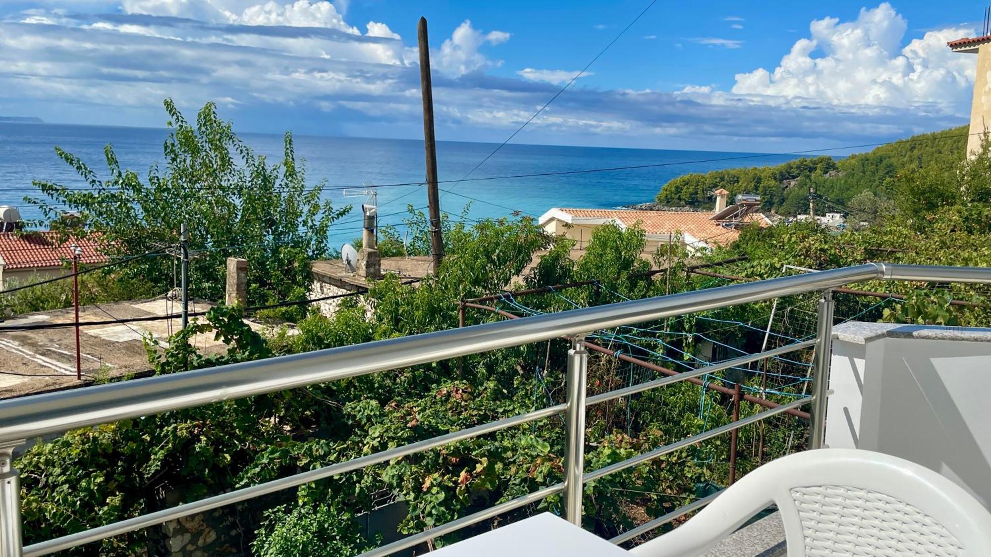 Tasos Rooms Himare Bagian luar foto
