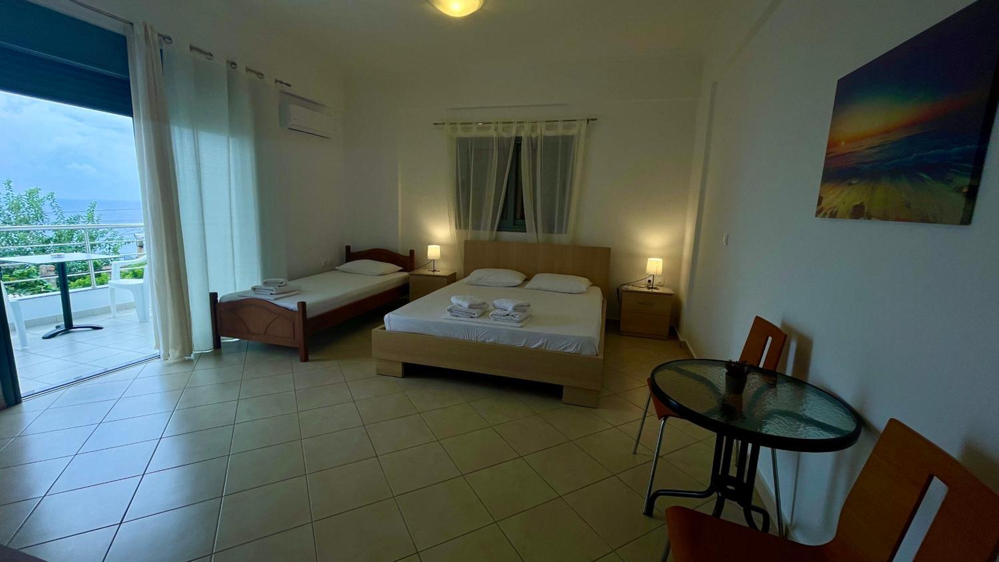 Tasos Rooms Himare Bagian luar foto