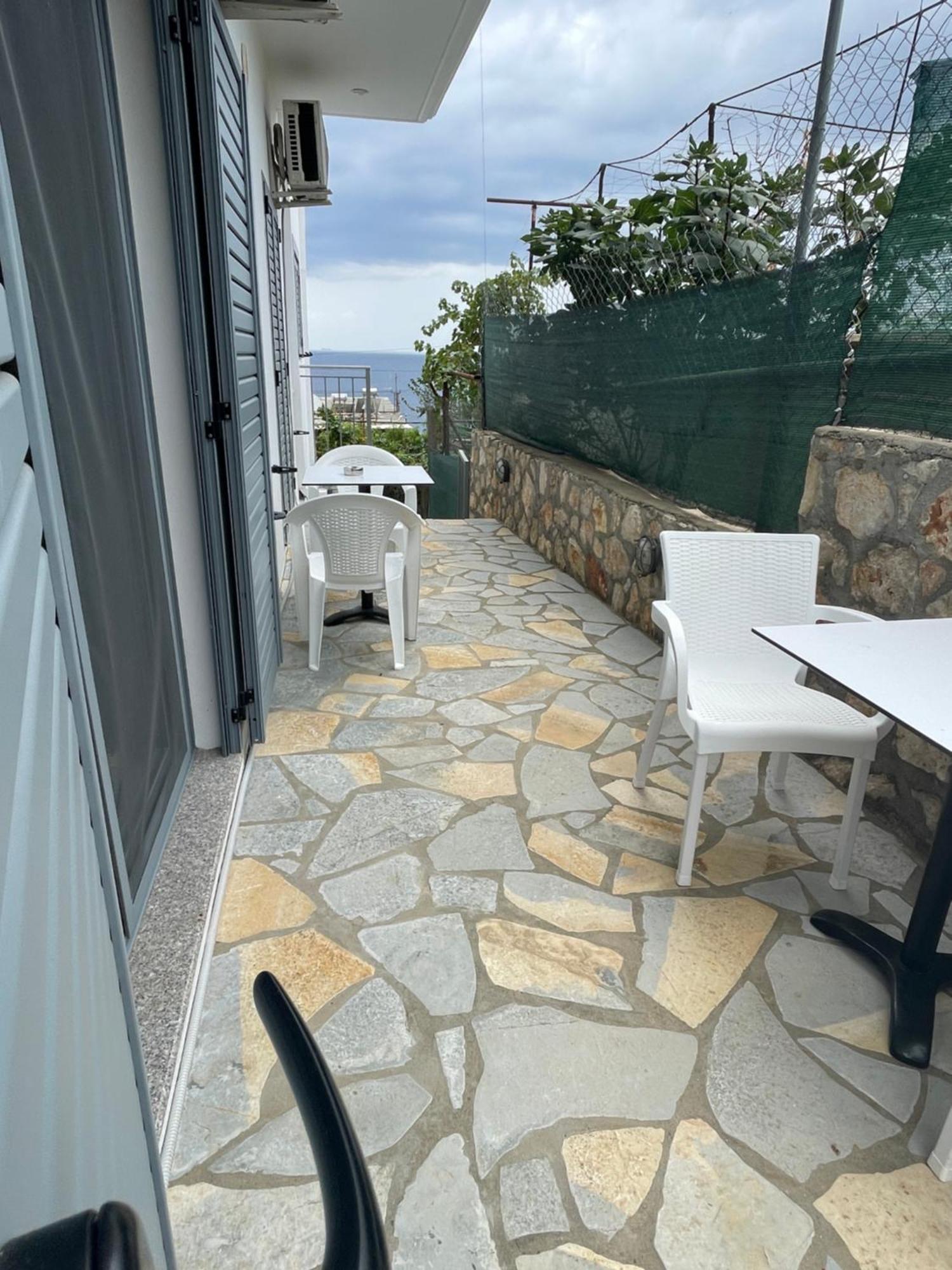 Tasos Rooms Himare Bagian luar foto