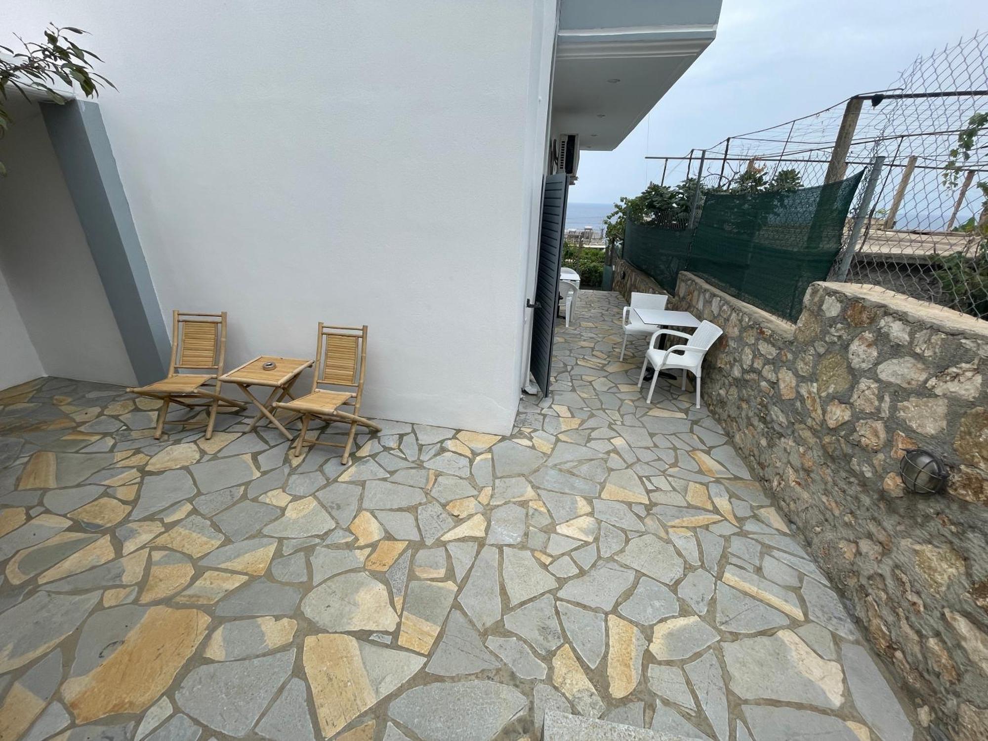 Tasos Rooms Himare Bagian luar foto