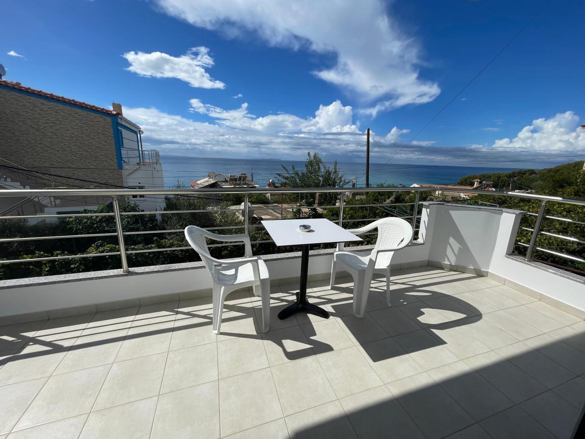 Tasos Rooms Himare Bagian luar foto